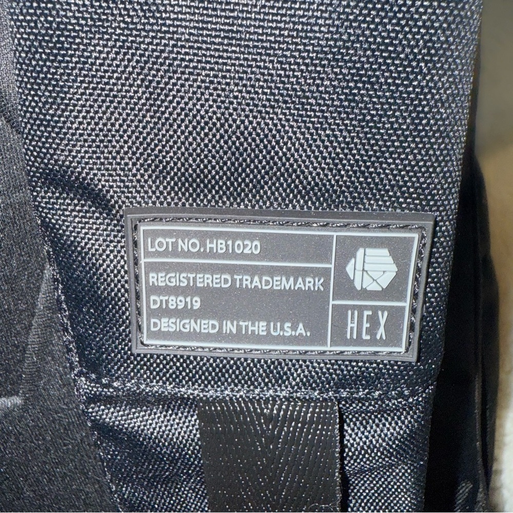 HEX® RANGER CLAMSHELL BLACK DSLR BACKPACK - Picture 11 of 16
